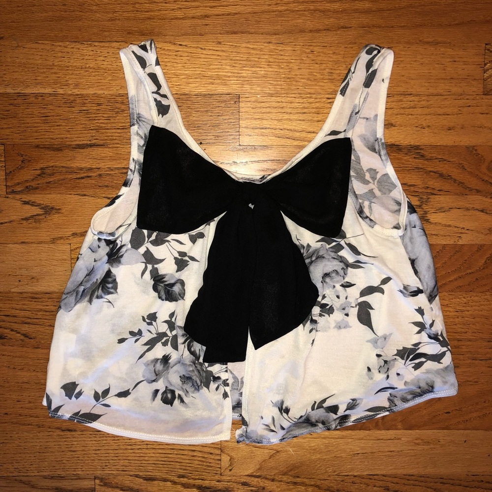 XS Cropped Tank Top With Open Back and Bow